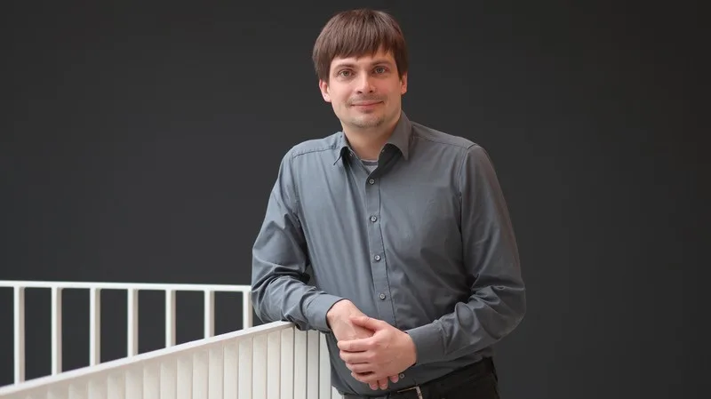 Dr. Tobias Tiedje